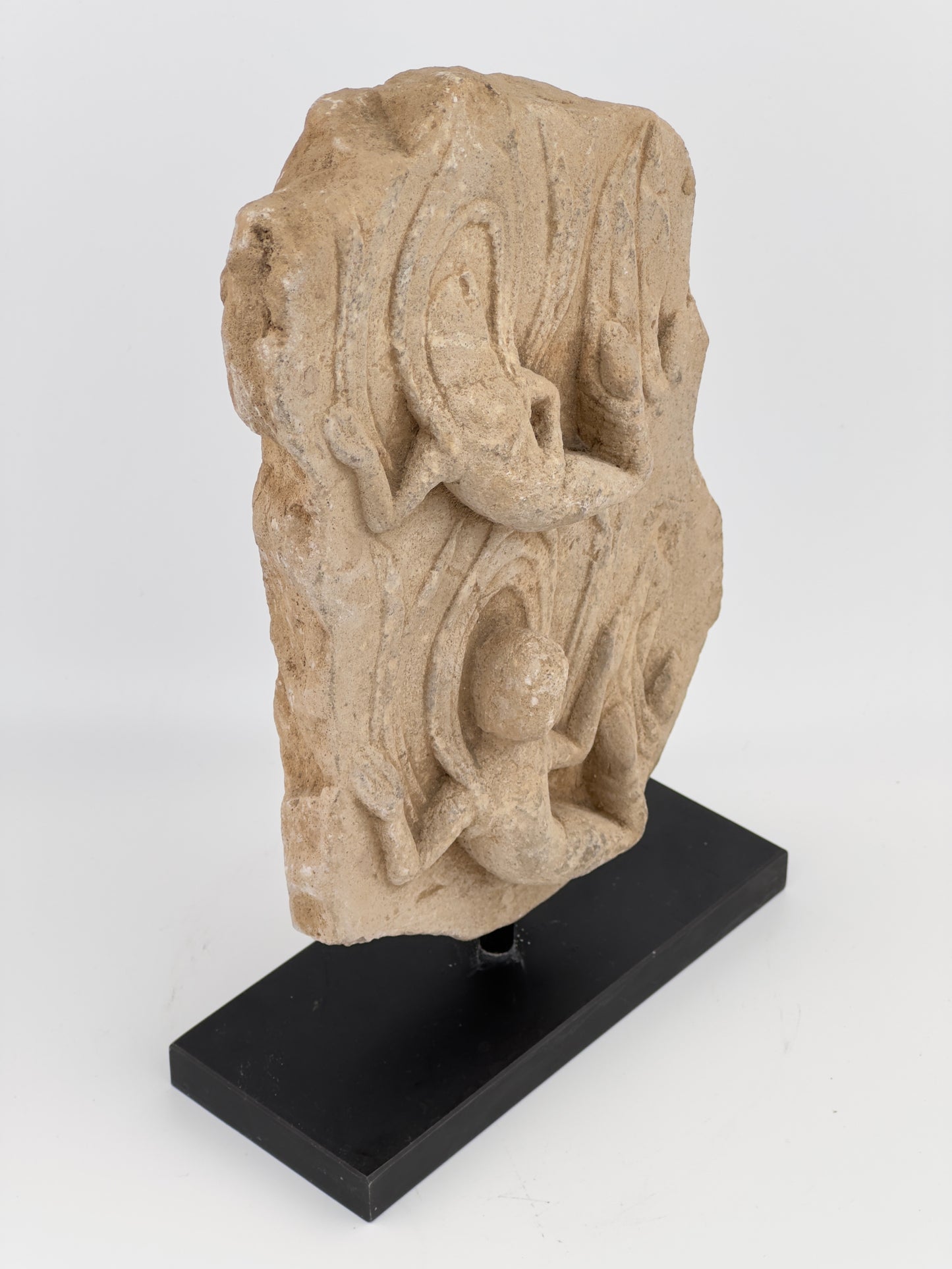 Heavenly Beings Carved Limestone Stele, Northern/Eastern Wei Dynasty(4-6th century)