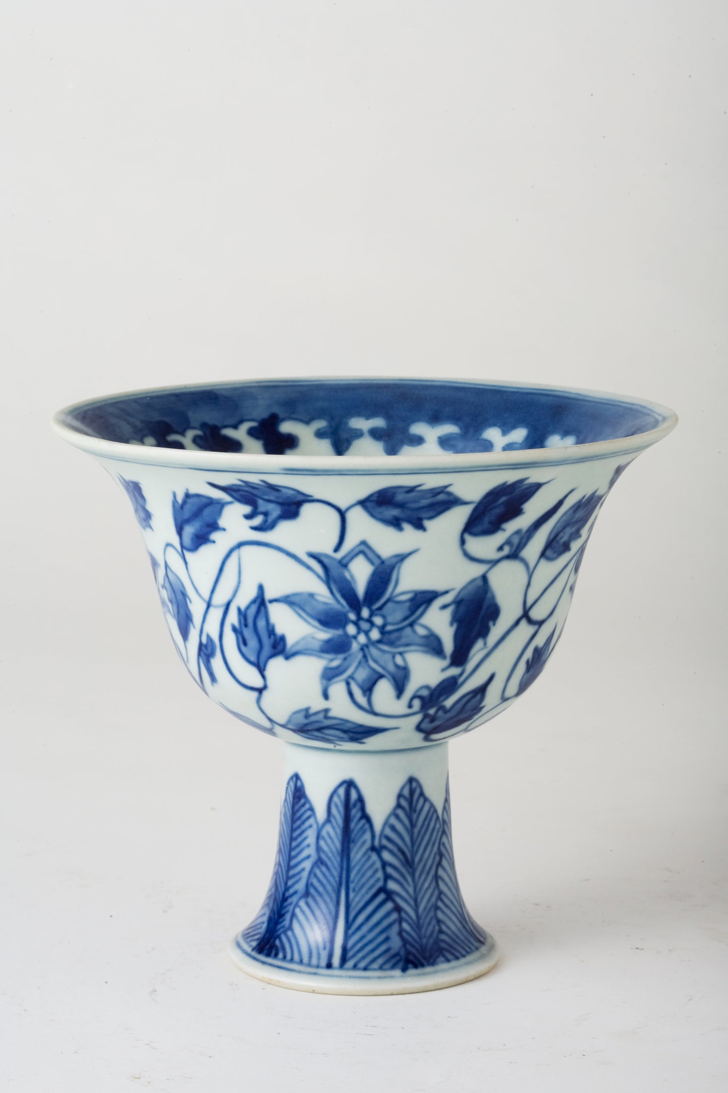 Ming-style blue and white with Floral stembowl, Mark of Xuande, Period of Qing dynasty