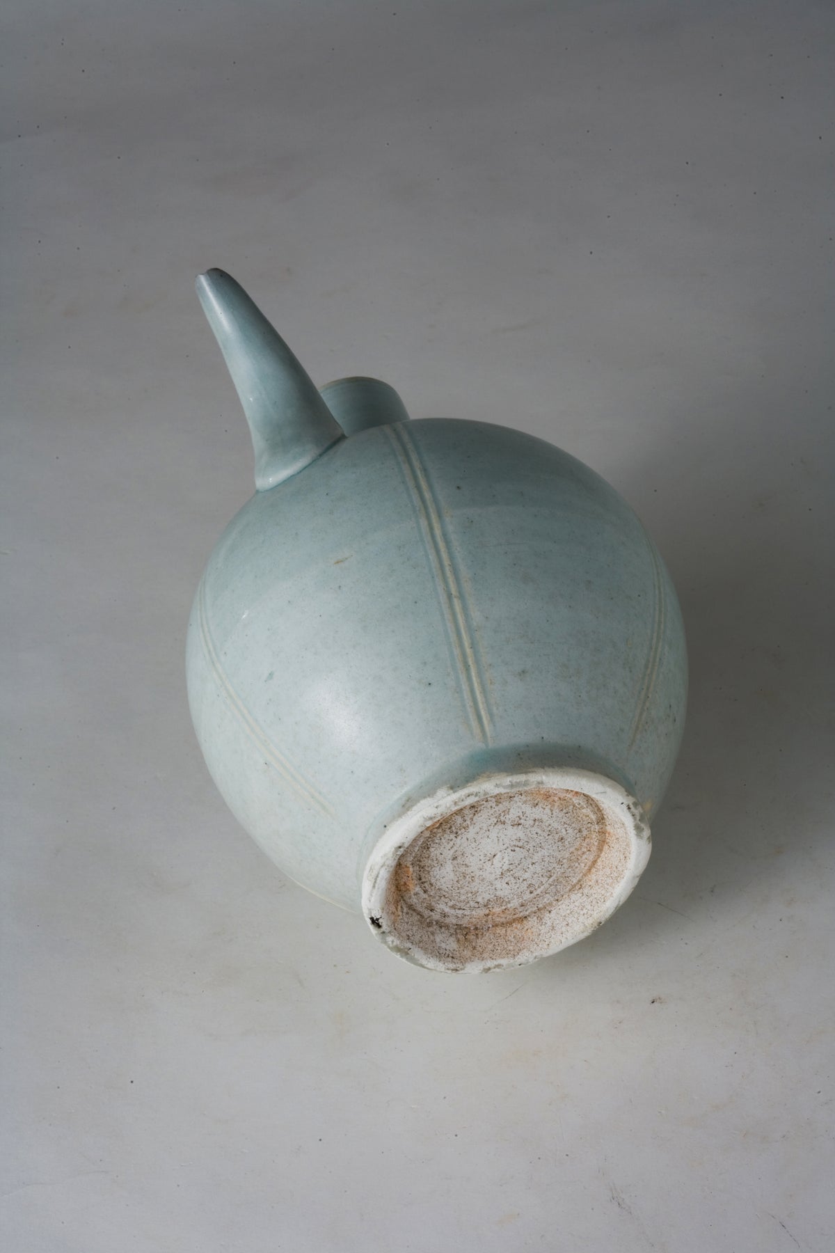 Northern Song-Yuan Dynasty Qingbai porcelain ewer with lion-finial cover, incised vertical lines, and pale blue-white glaze.