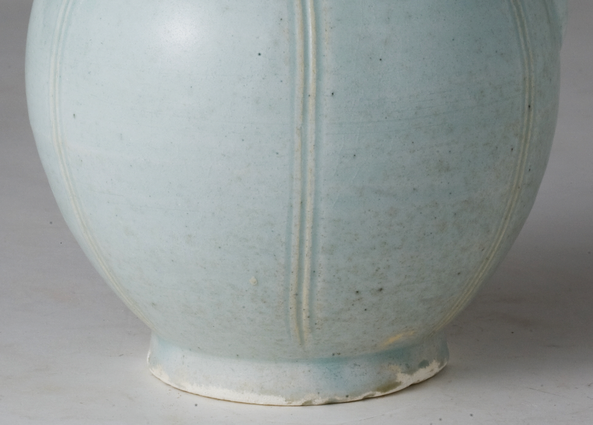 Northern Song-Yuan Dynasty Qingbai porcelain ewer with lion-finial cover, incised vertical lines, and pale blue-white glaze.